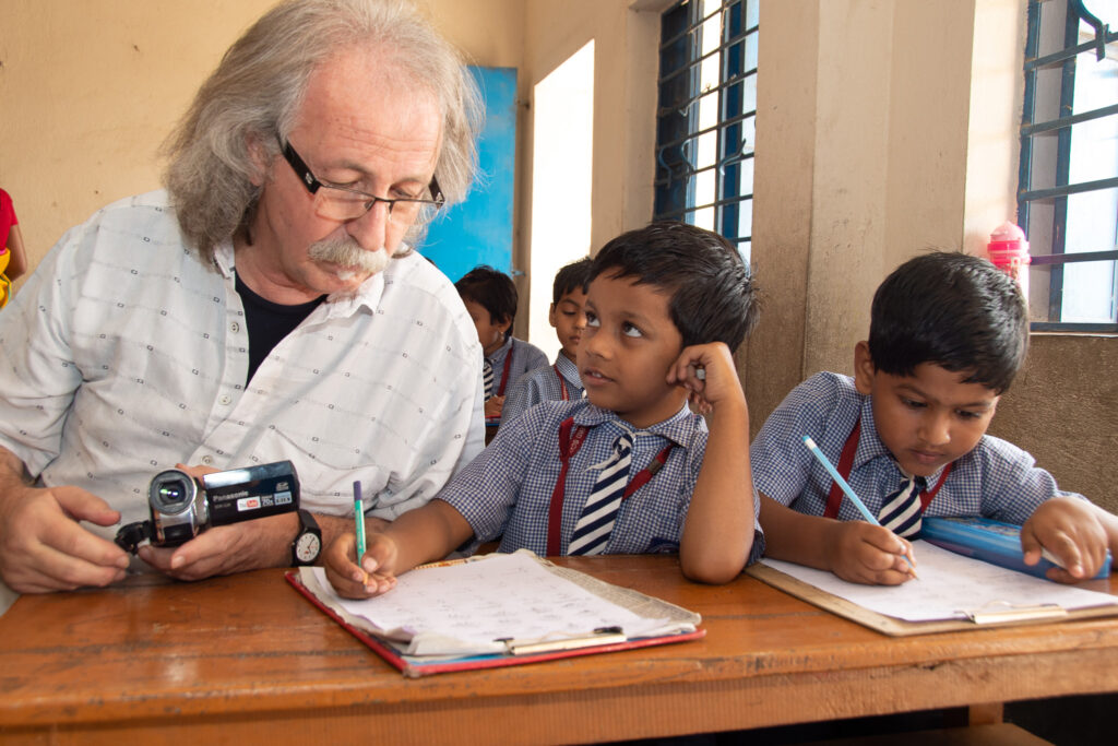 Thaddeus Getzmann bei einem Schulbesuch